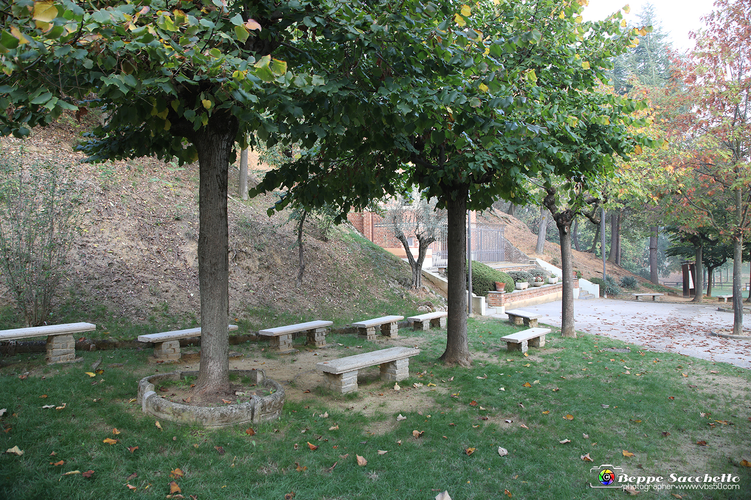VBS_0876 - I Piloni della Via Crucis del Sacro Monte di Montà d'Alba.jpg